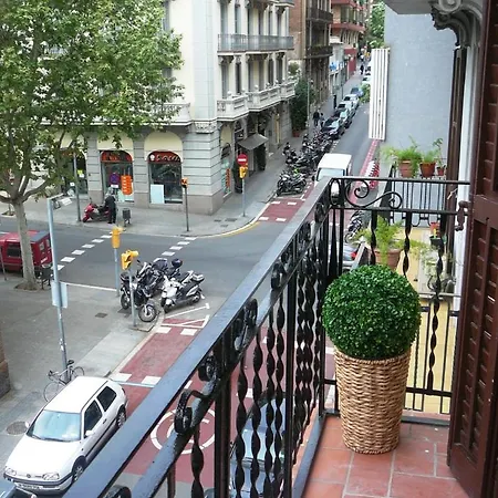 Mirall Sant Gervasi Apartament *
